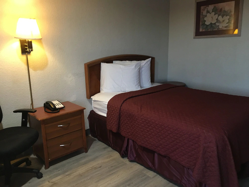 Colonial Inn Shawnee