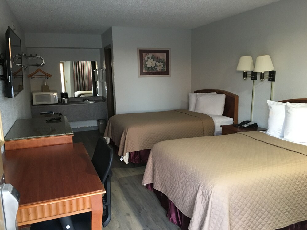 Colonial Inn Shawnee