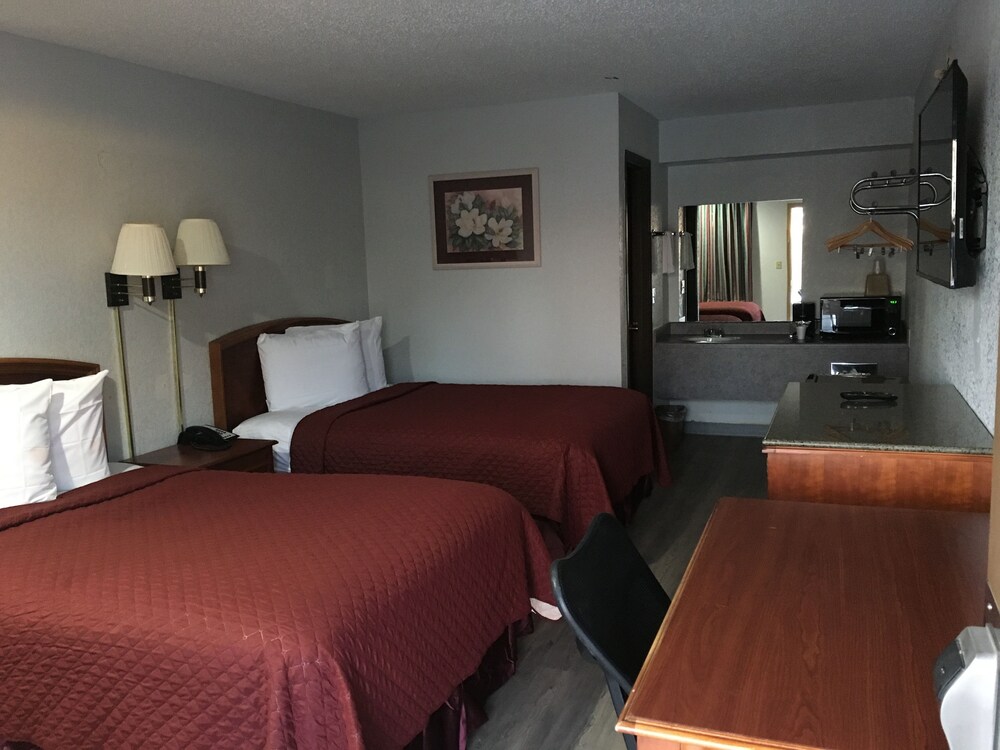 Colonial Inn Shawnee