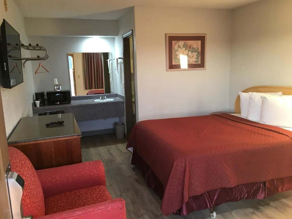 Colonial Inn Shawnee