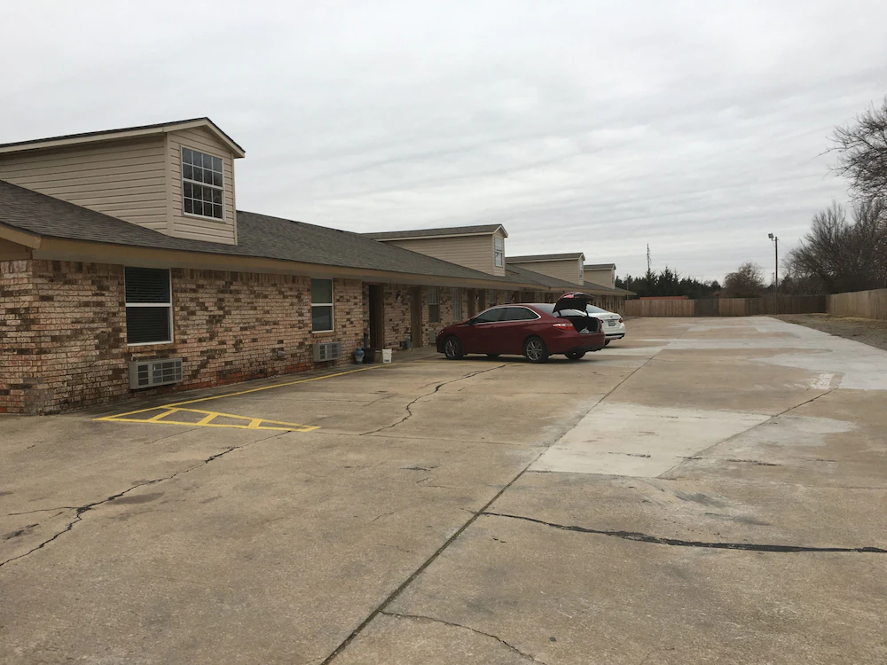 Colonial Inn Shawnee