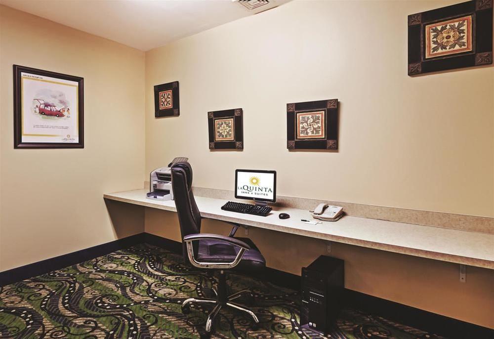 Comfort Inn & Suites Shawnee North near I-40