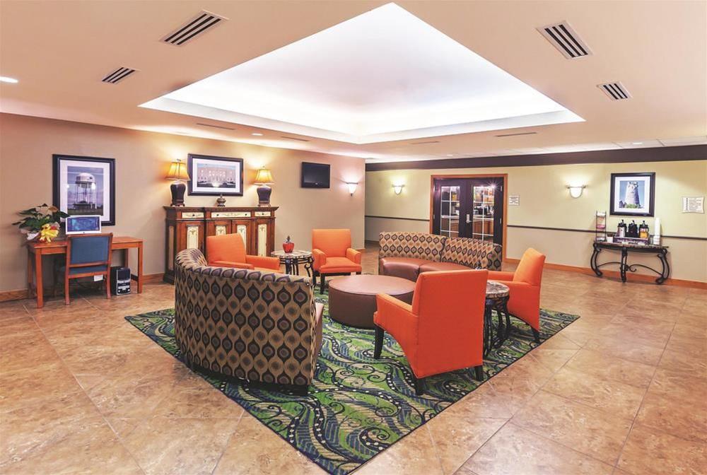 Comfort Inn & Suites Shawnee North near I-40