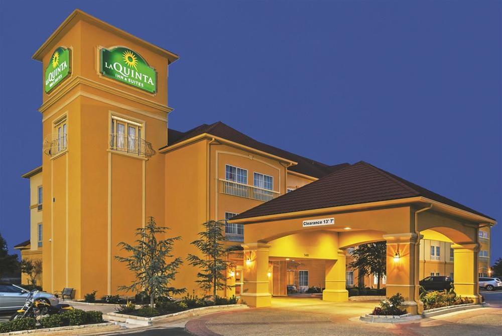 Comfort Inn & Suites Shawnee North near I-40