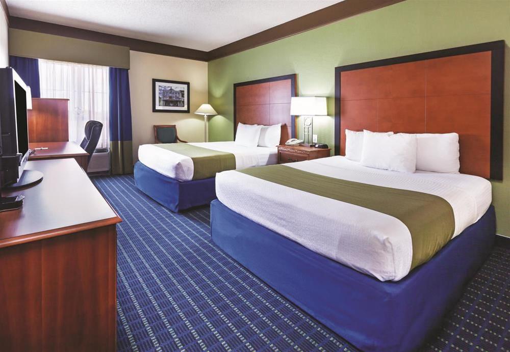 Comfort Inn & Suites Shawnee North near I-40