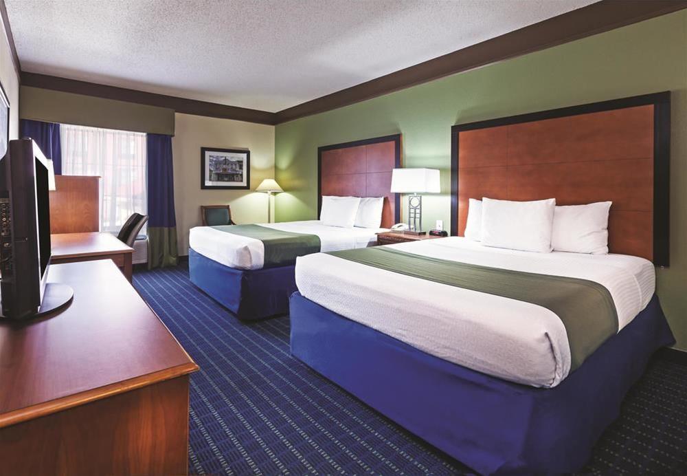 Comfort Inn & Suites Shawnee North near I-40