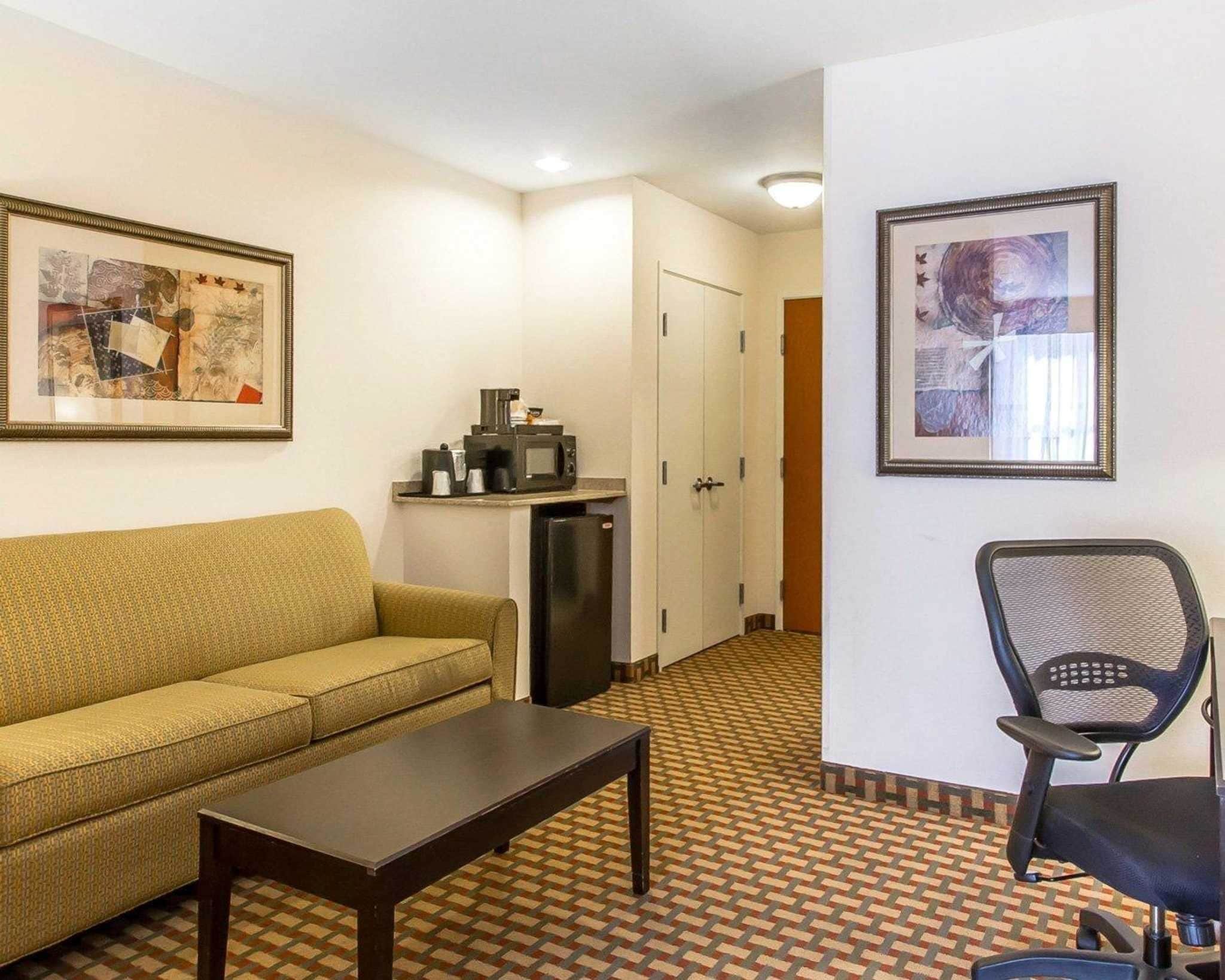 Spark by Hilton Shawnee