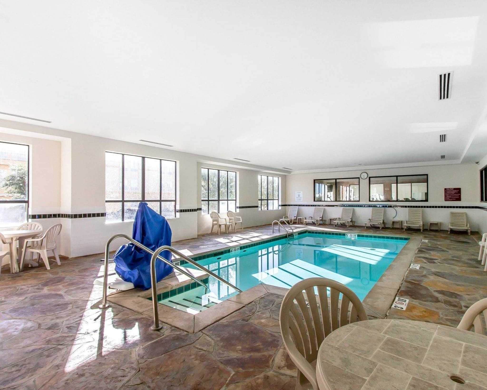 Spark by Hilton Shawnee