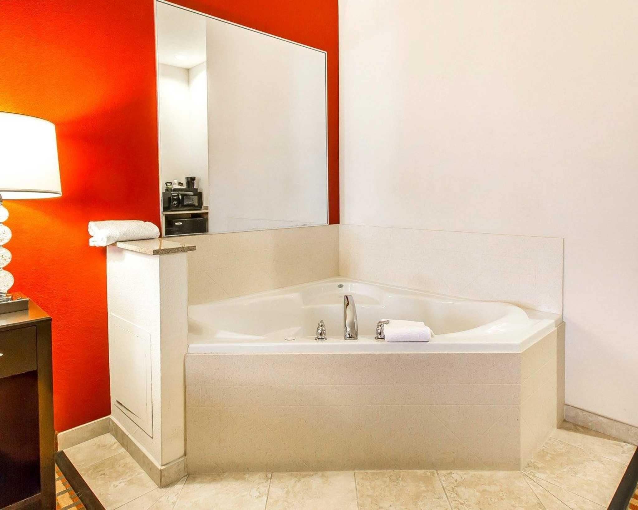 Spark by Hilton Shawnee