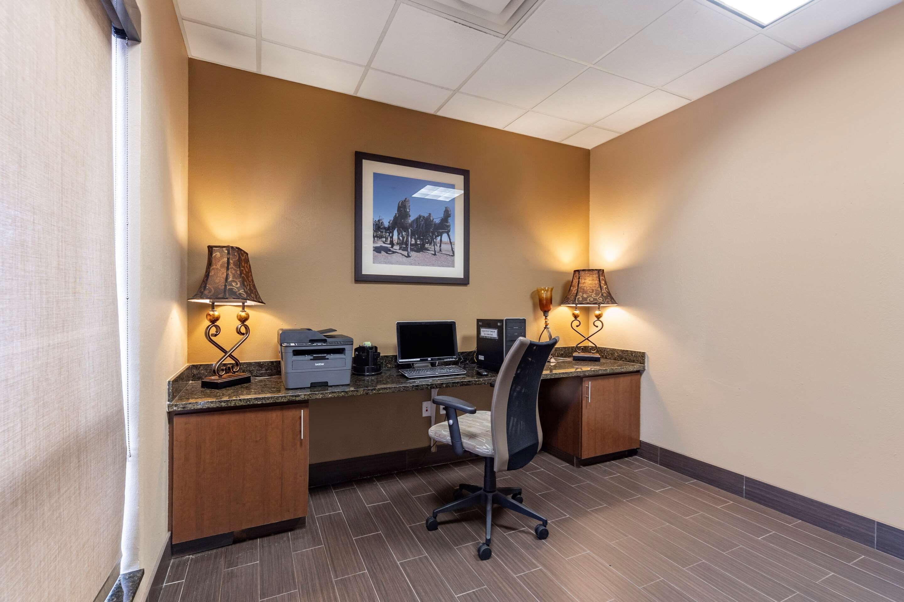 Spark by Hilton Shawnee