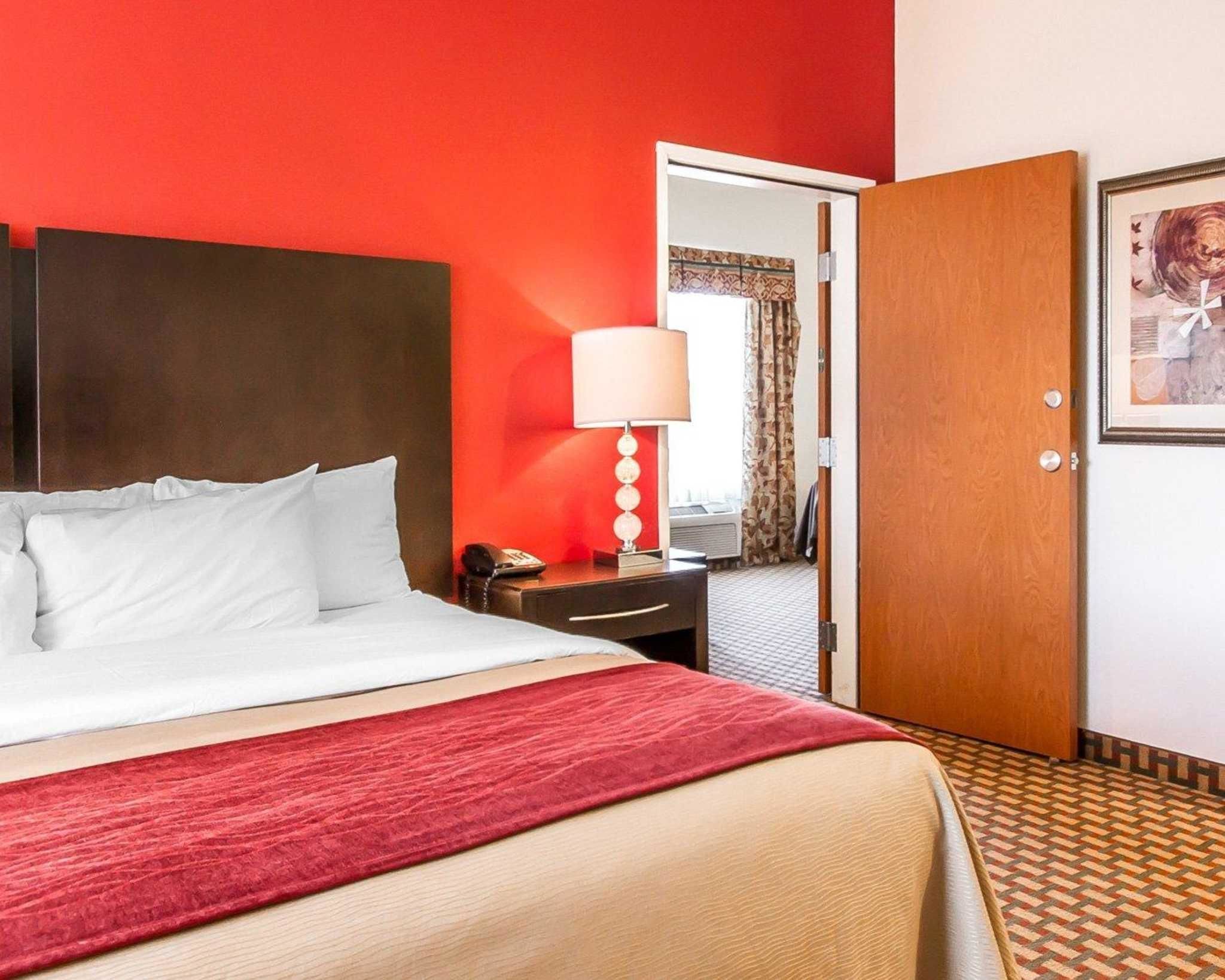 Spark by Hilton Shawnee