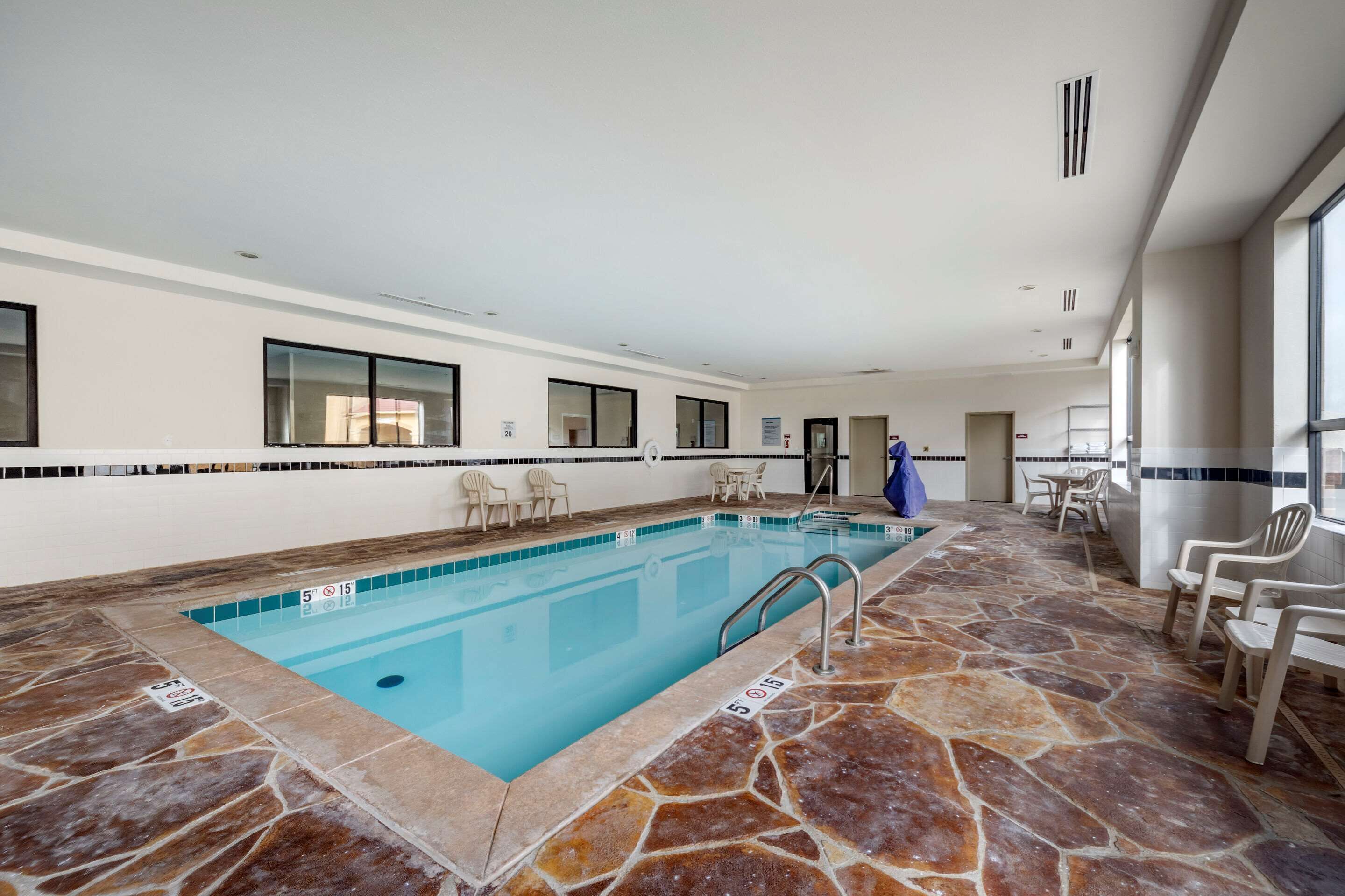 Spark by Hilton Shawnee