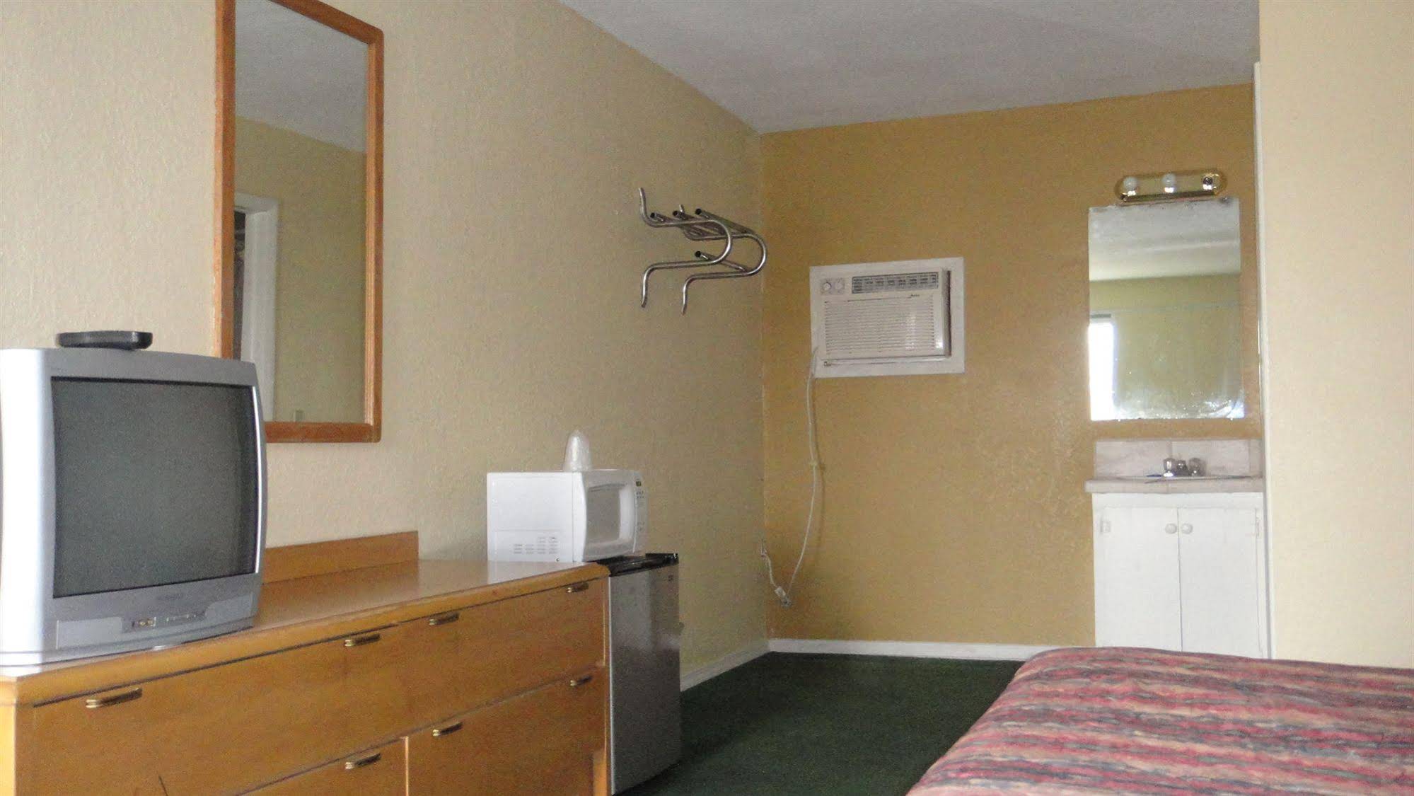 Holiday Motel