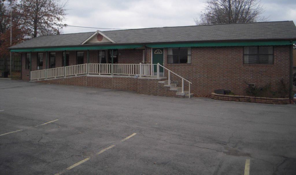 Oak Hill Inn & Suites