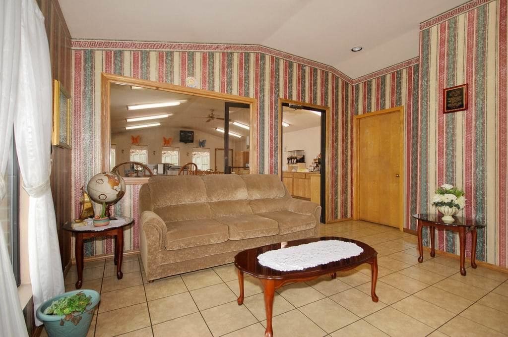 Oak Hill Inn & Suites