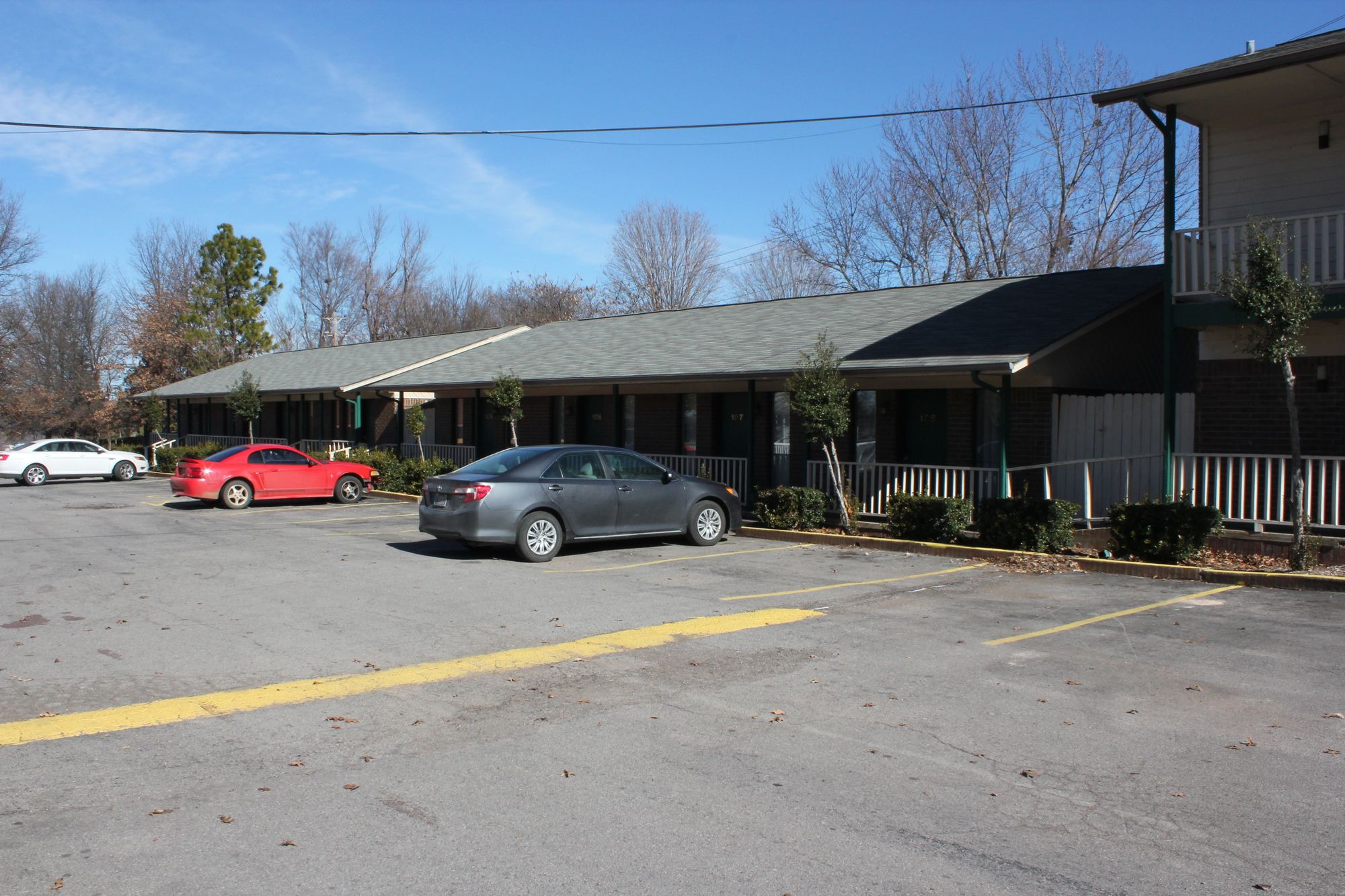 Oak Hill Inn & Suites