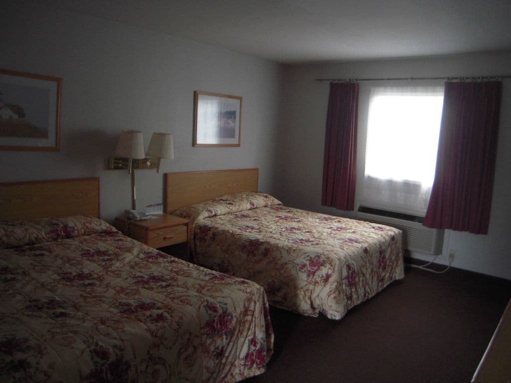 Oak Hill Inn & Suites