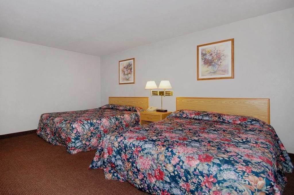 Oak Hill Inn & Suites