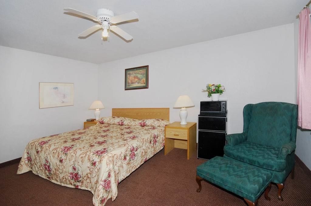 Oak Hill Inn & Suites