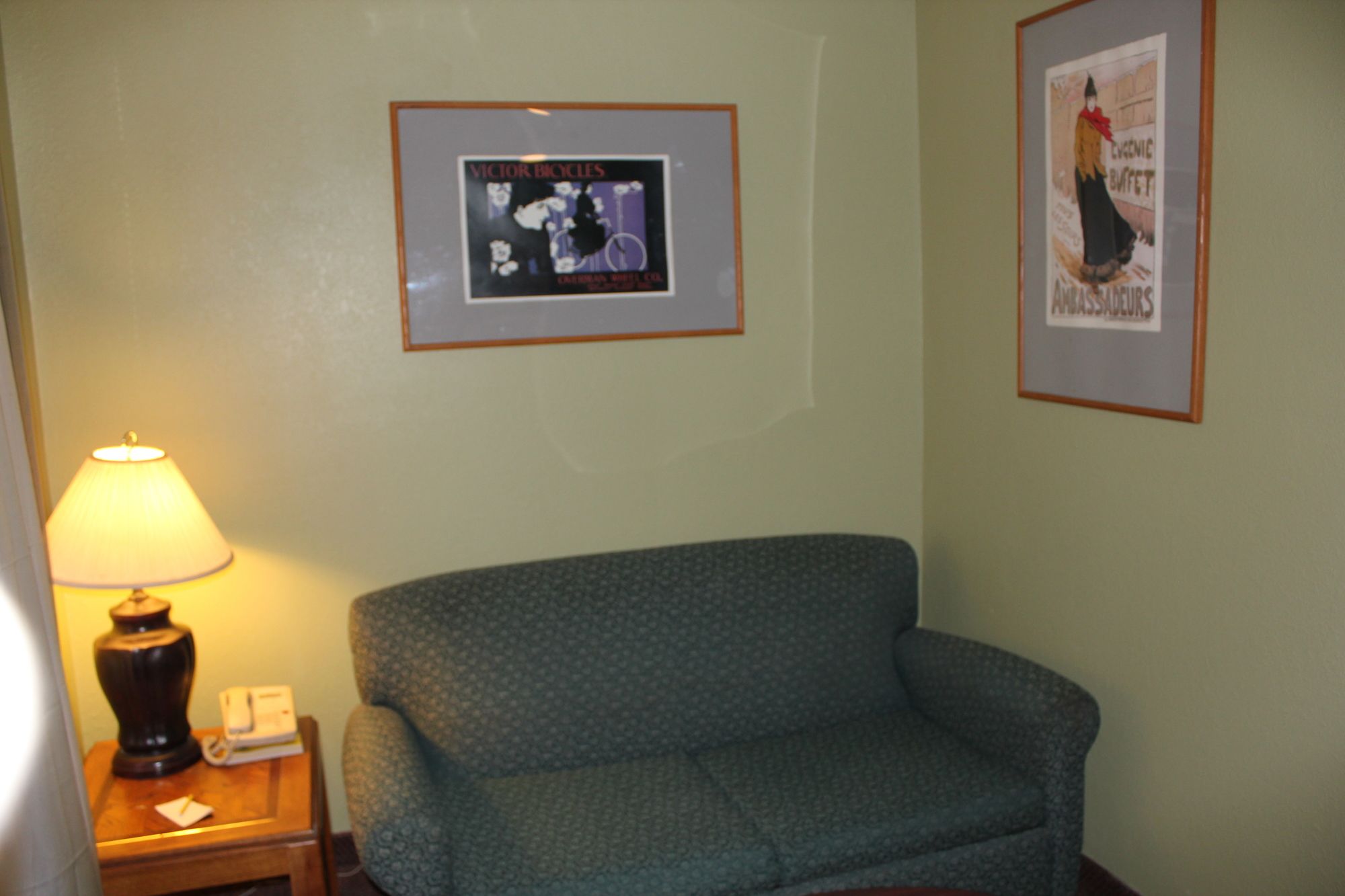 Oak Hill Inn & Suites