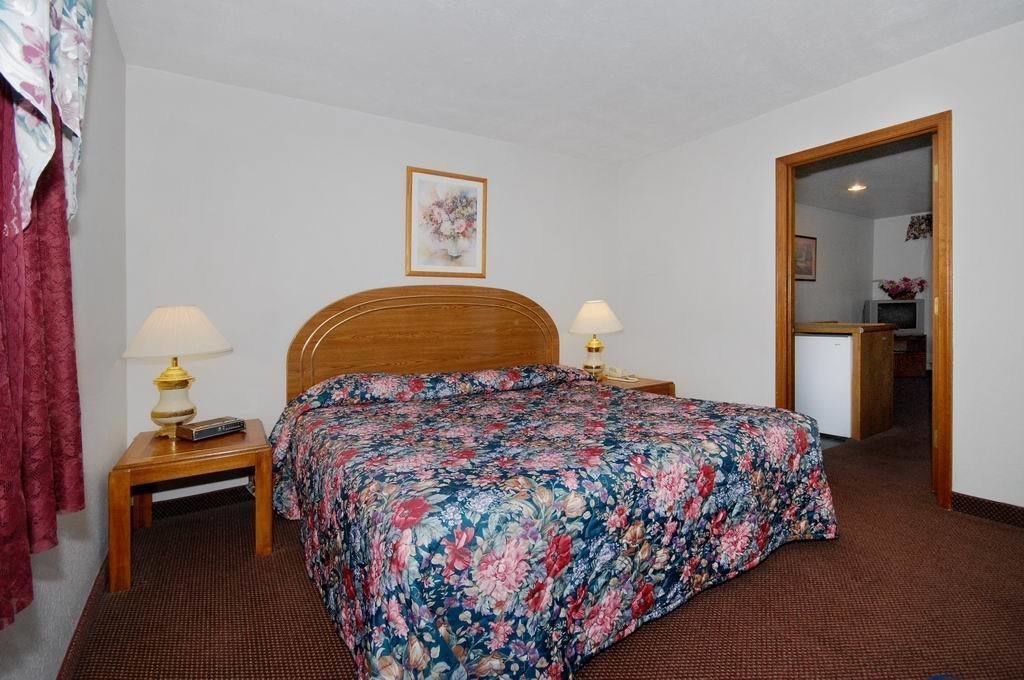 Oak Hill Inn & Suites