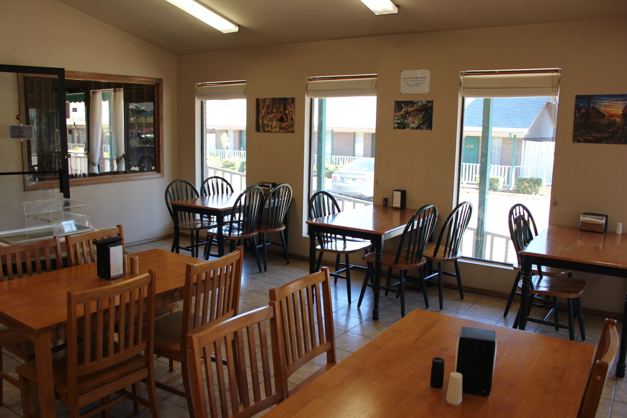 Oak Hill Inn & Suites