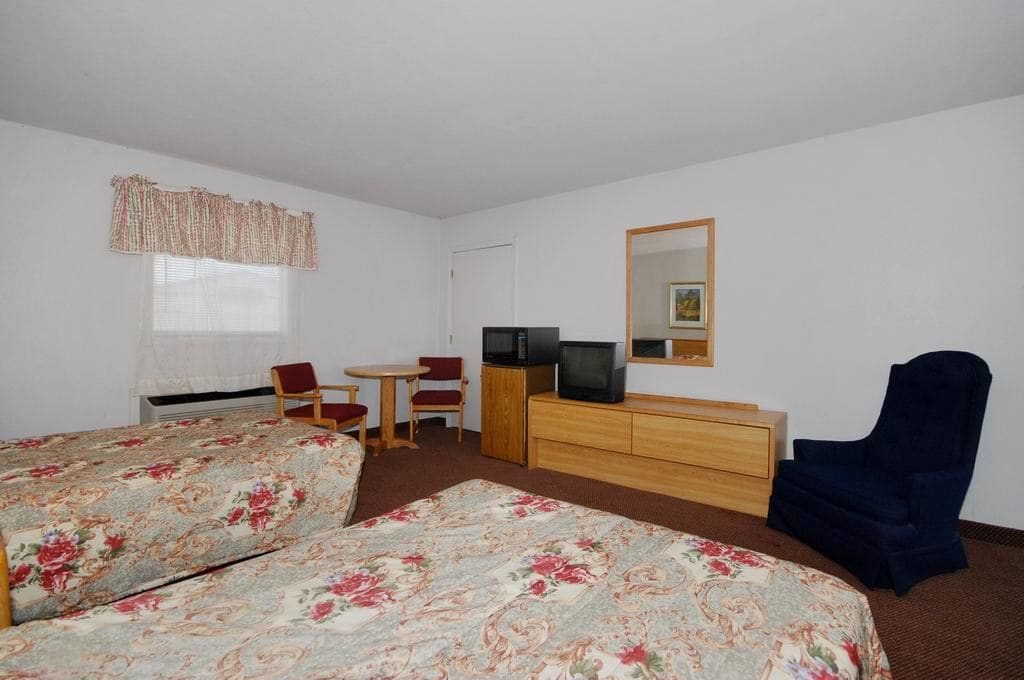Oak Hill Inn & Suites