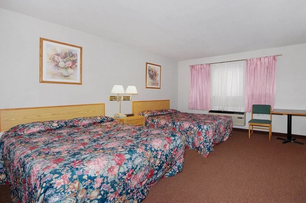 Oak Hill Inn & Suites