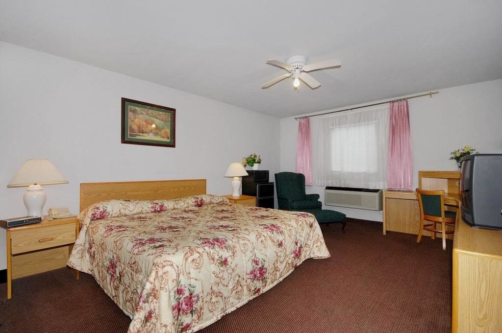 Oak Hill Inn & Suites