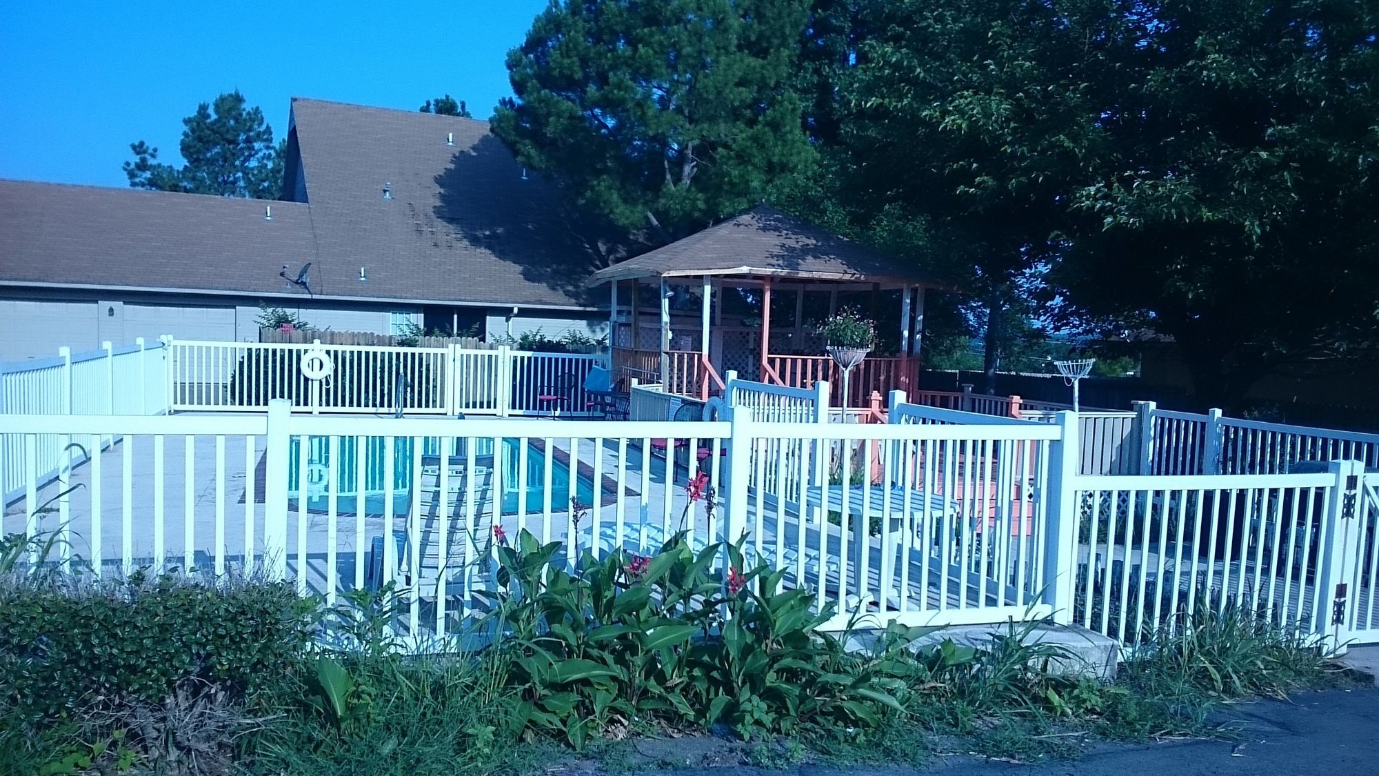 Oak Hill Inn & Suites