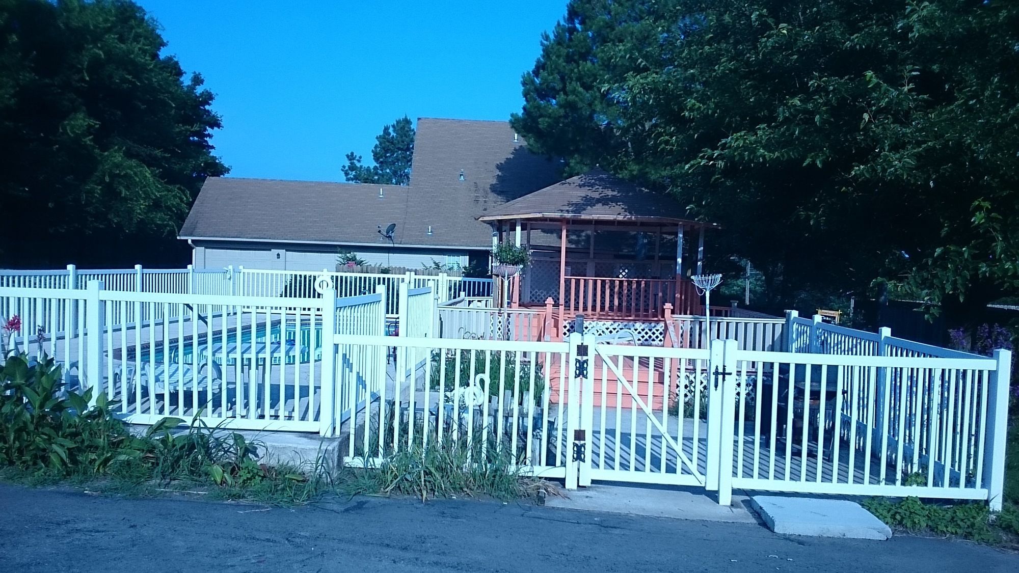 Oak Hill Inn & Suites