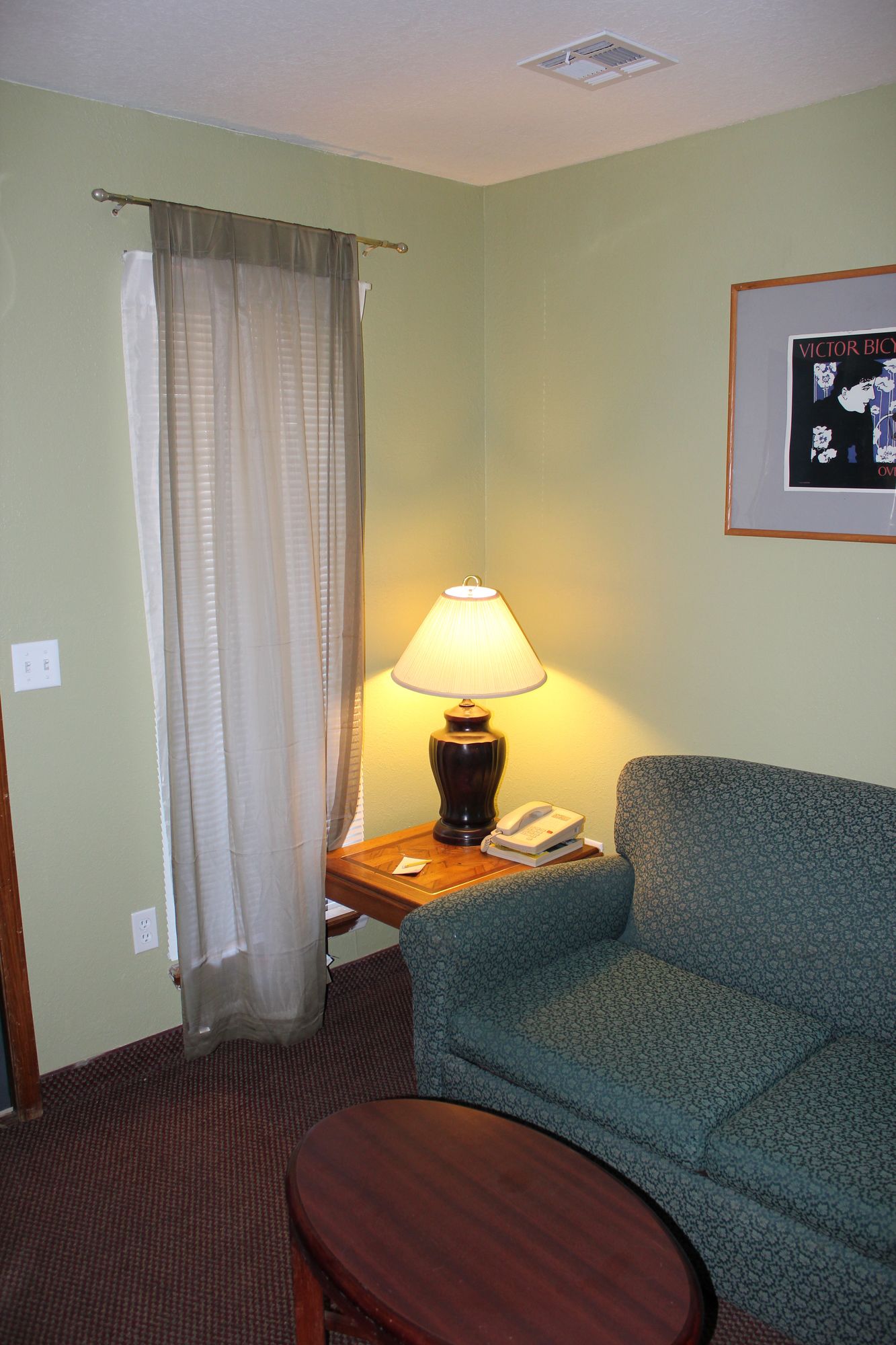 Oak Hill Inn & Suites