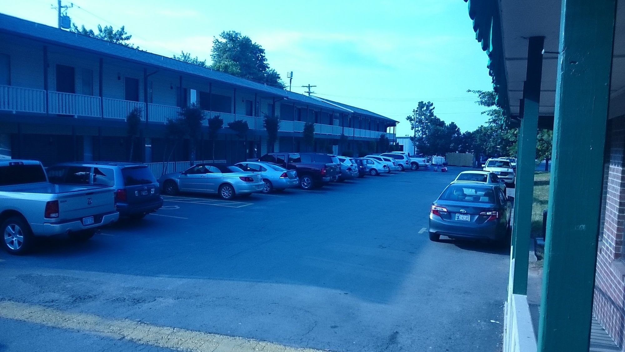 Oak Hill Inn & Suites