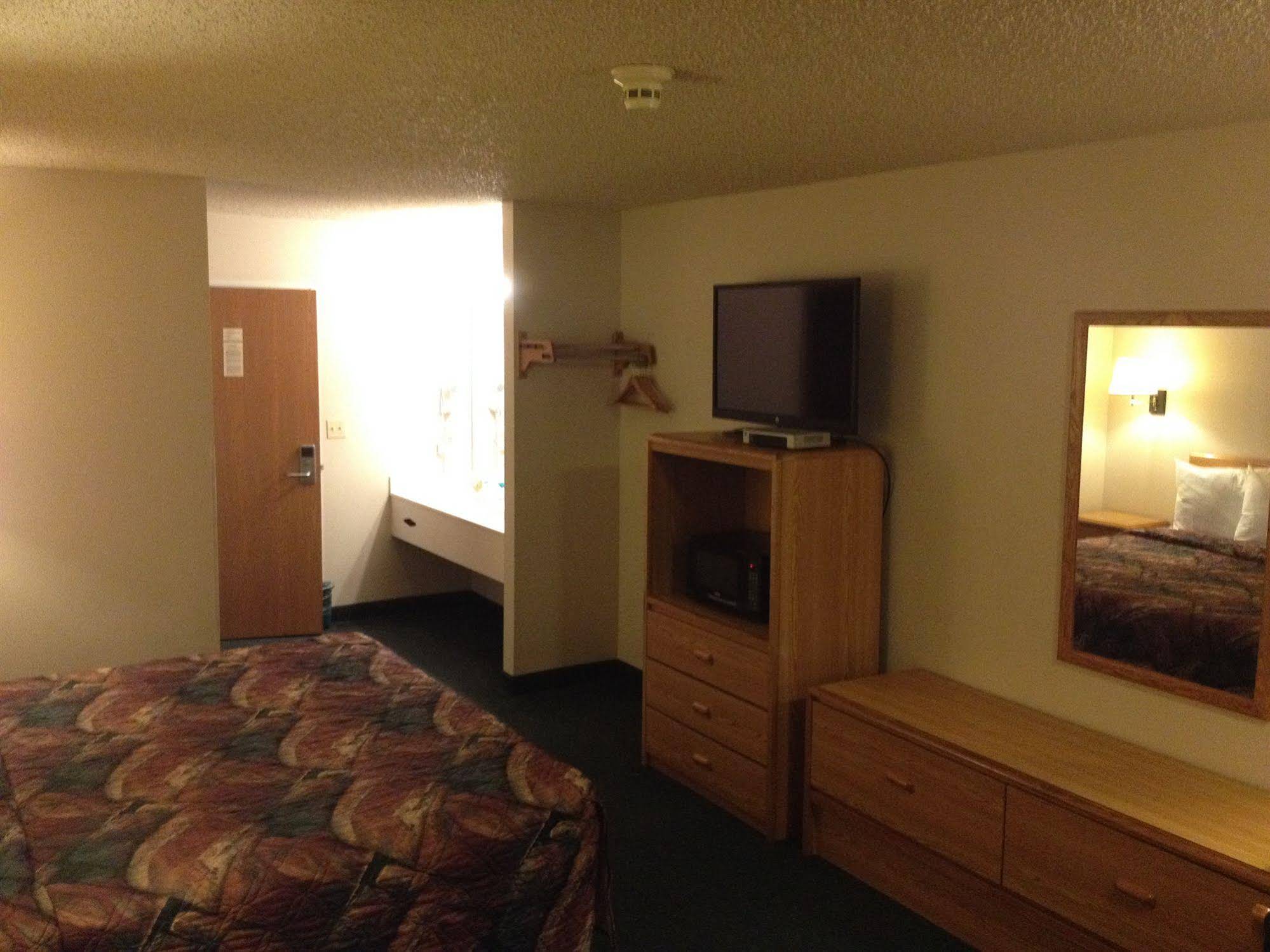 HomeTown Inn By OYO Texhoma, OK