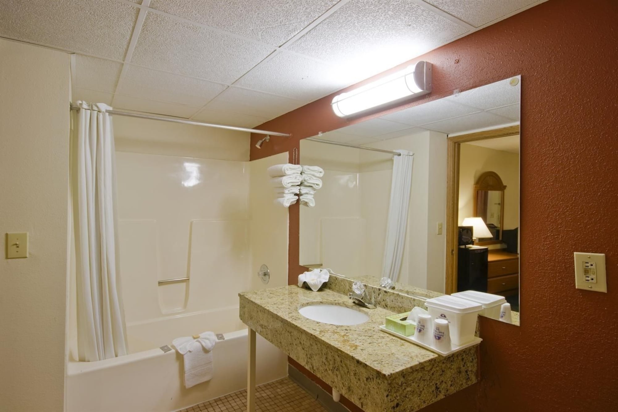 OYO Hotel Tulsa International Airport