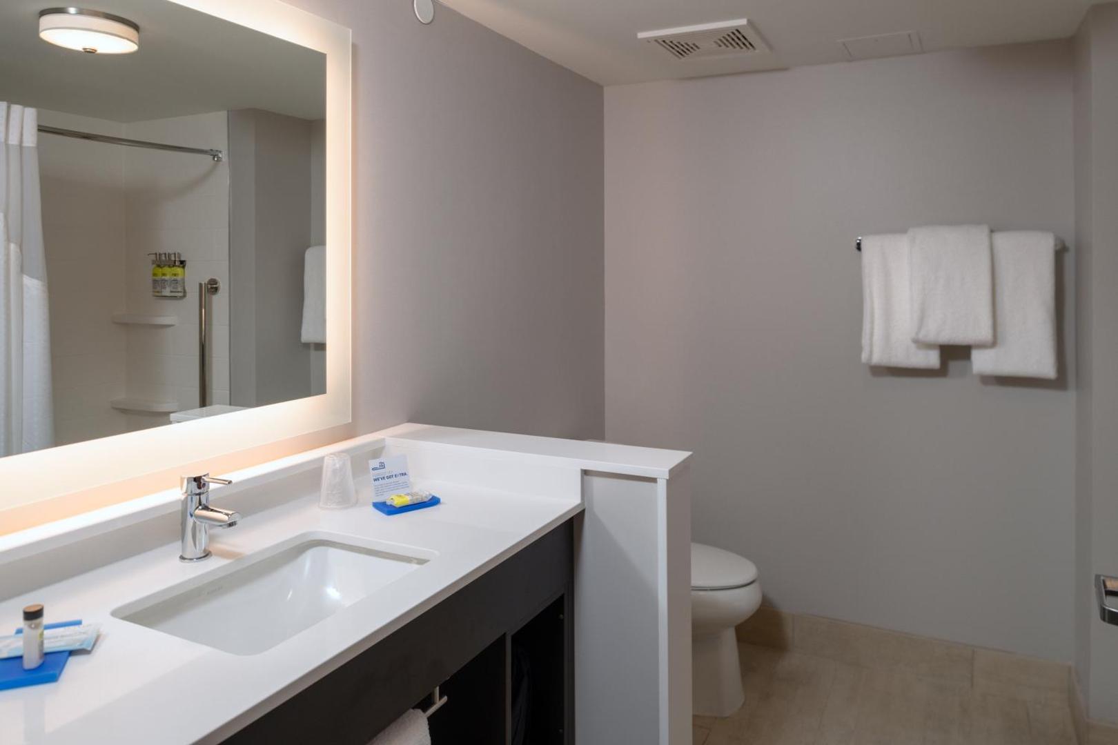 Holiday Inn Express & Suites Tulsa Downtown Arts District