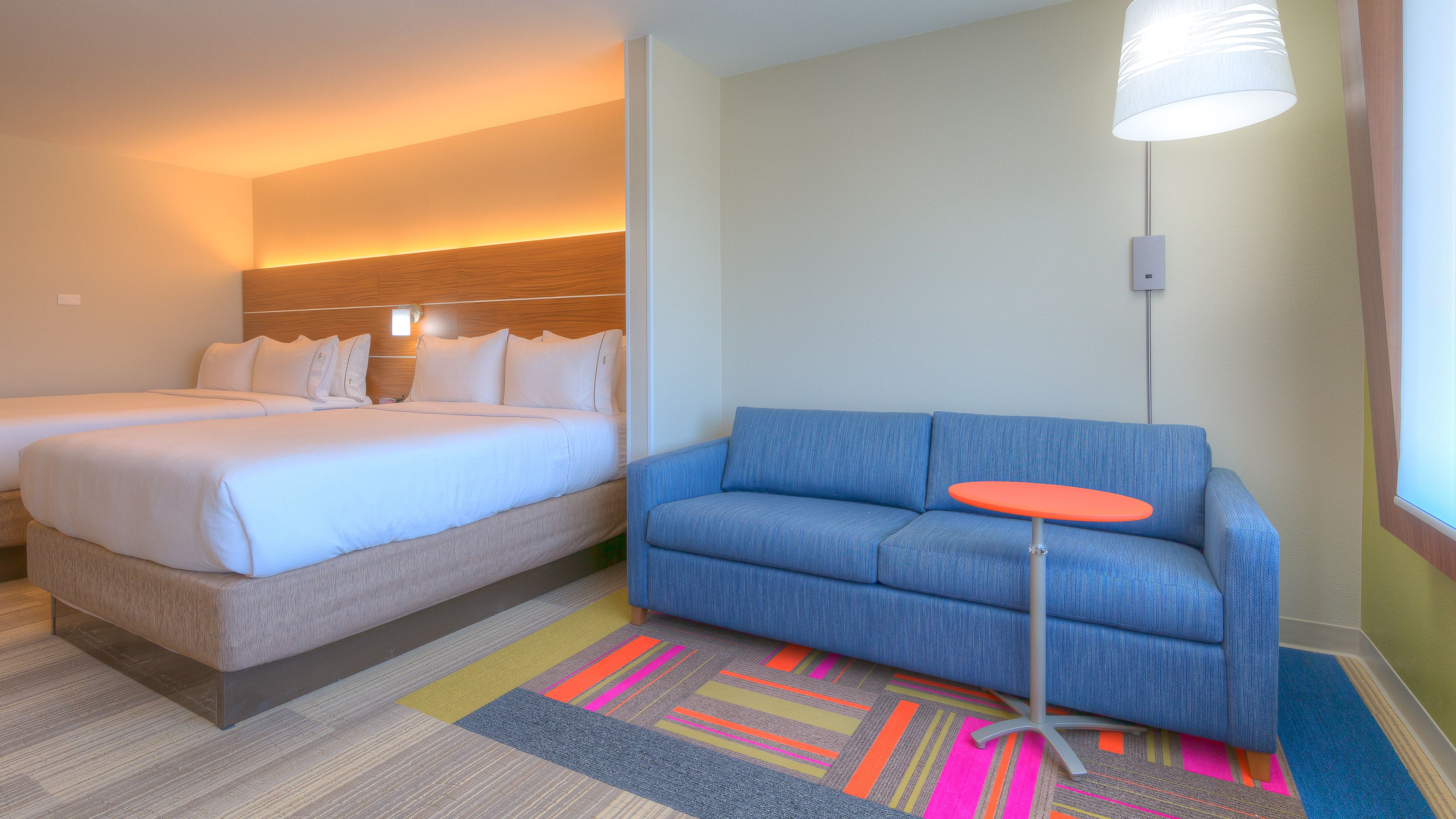 Holiday Inn Express & Suites Tulsa Midtown