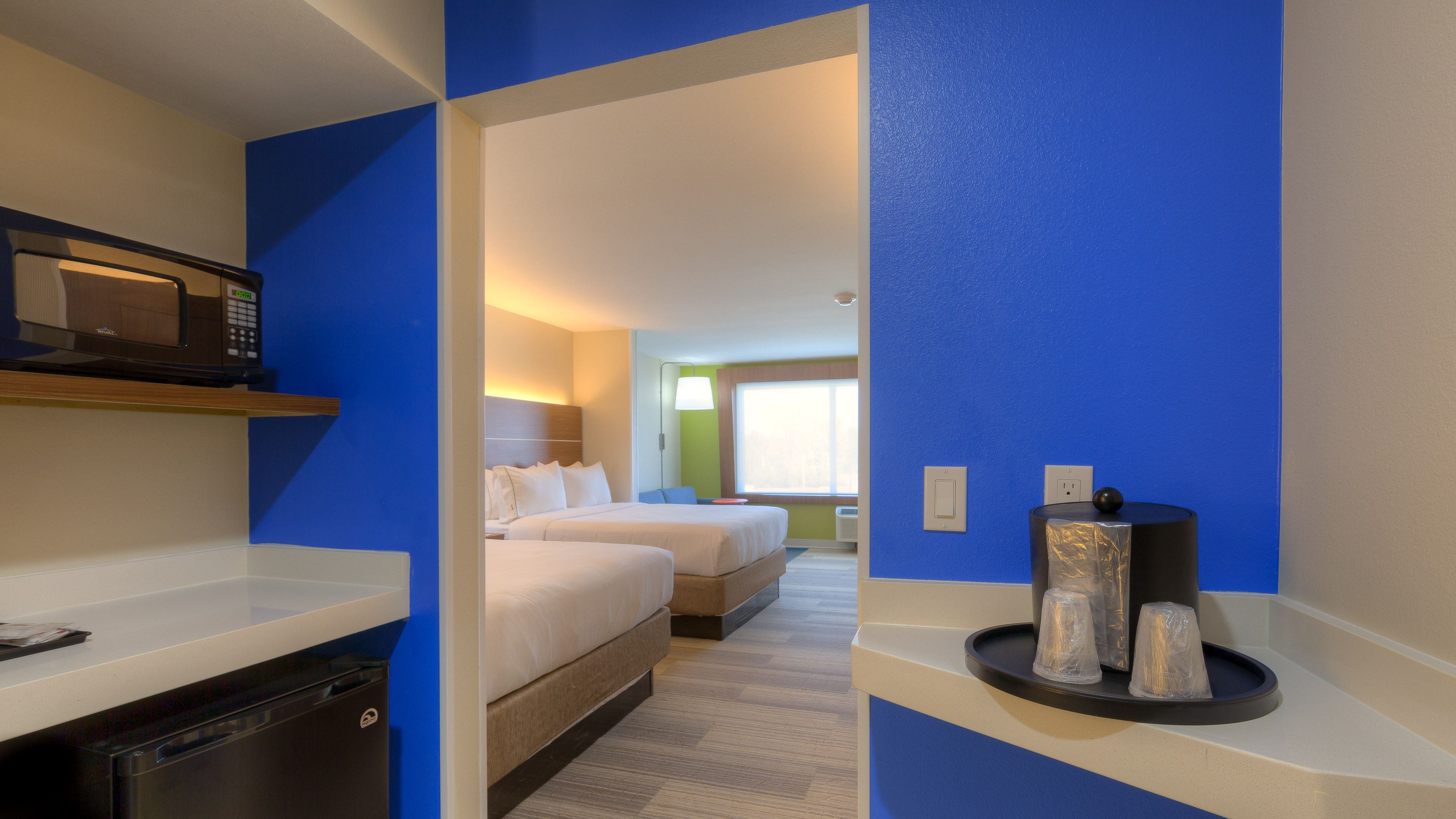 Holiday Inn Express & Suites Tulsa Midtown