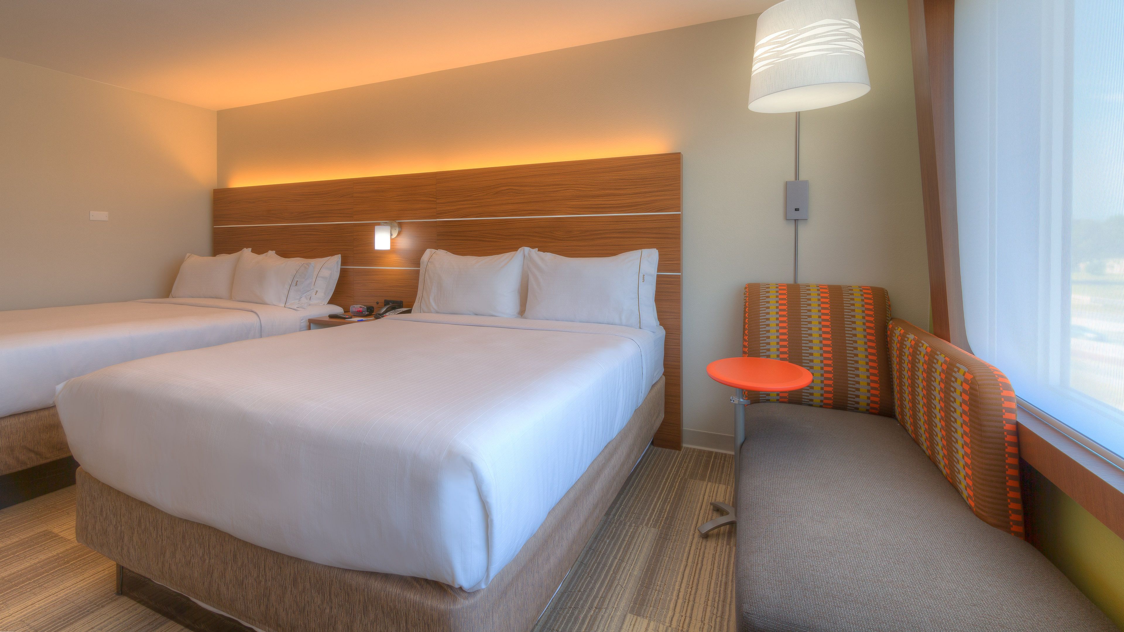 Holiday Inn Express & Suites Tulsa Midtown
