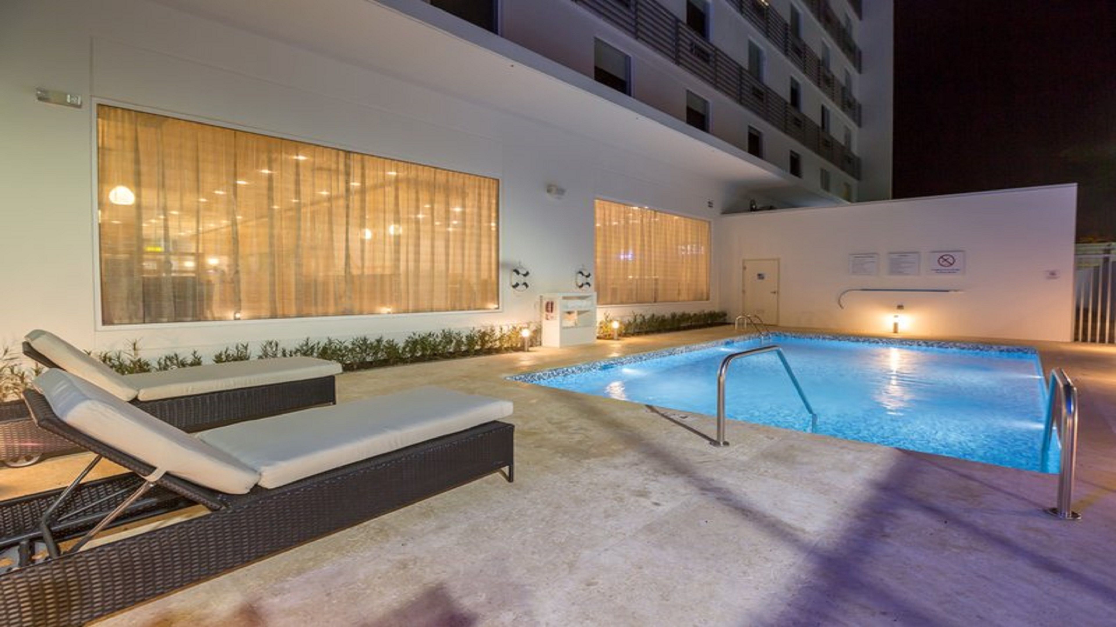 Holiday Inn Express & Suites Tulsa Midtown
