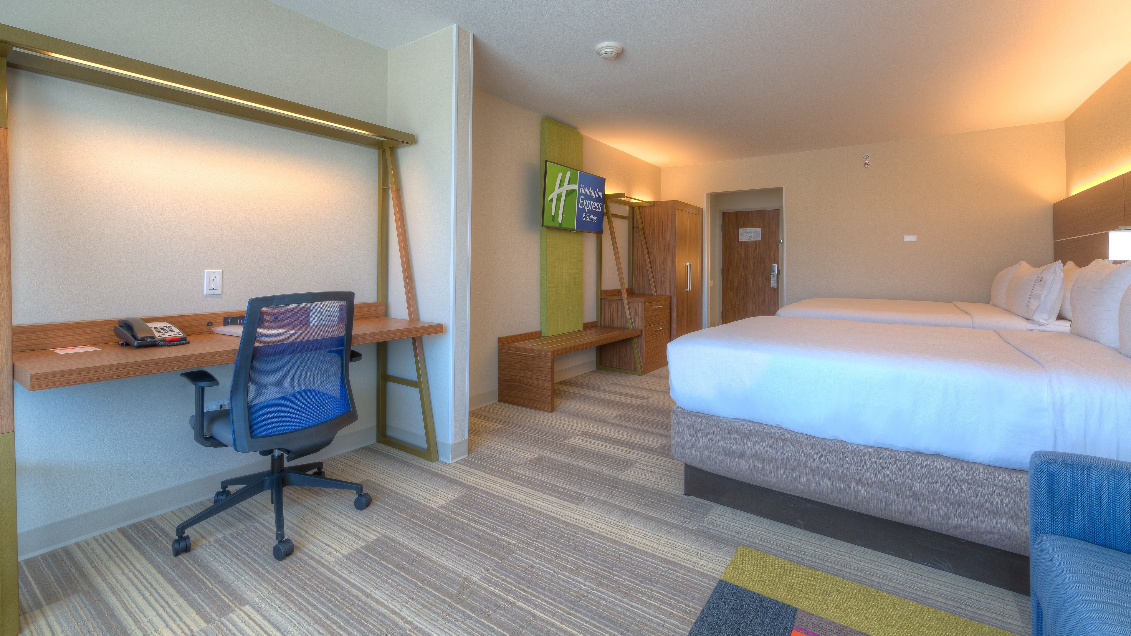Holiday Inn Express & Suites Tulsa Midtown