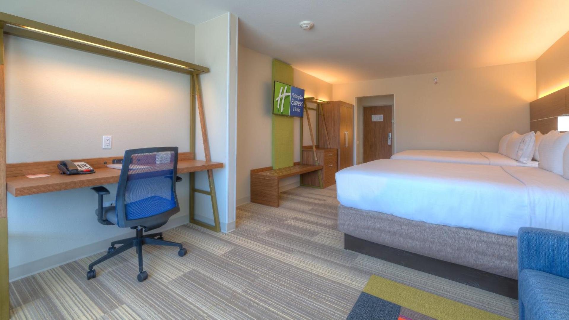 Holiday Inn Express & Suites Tulsa Midtown
