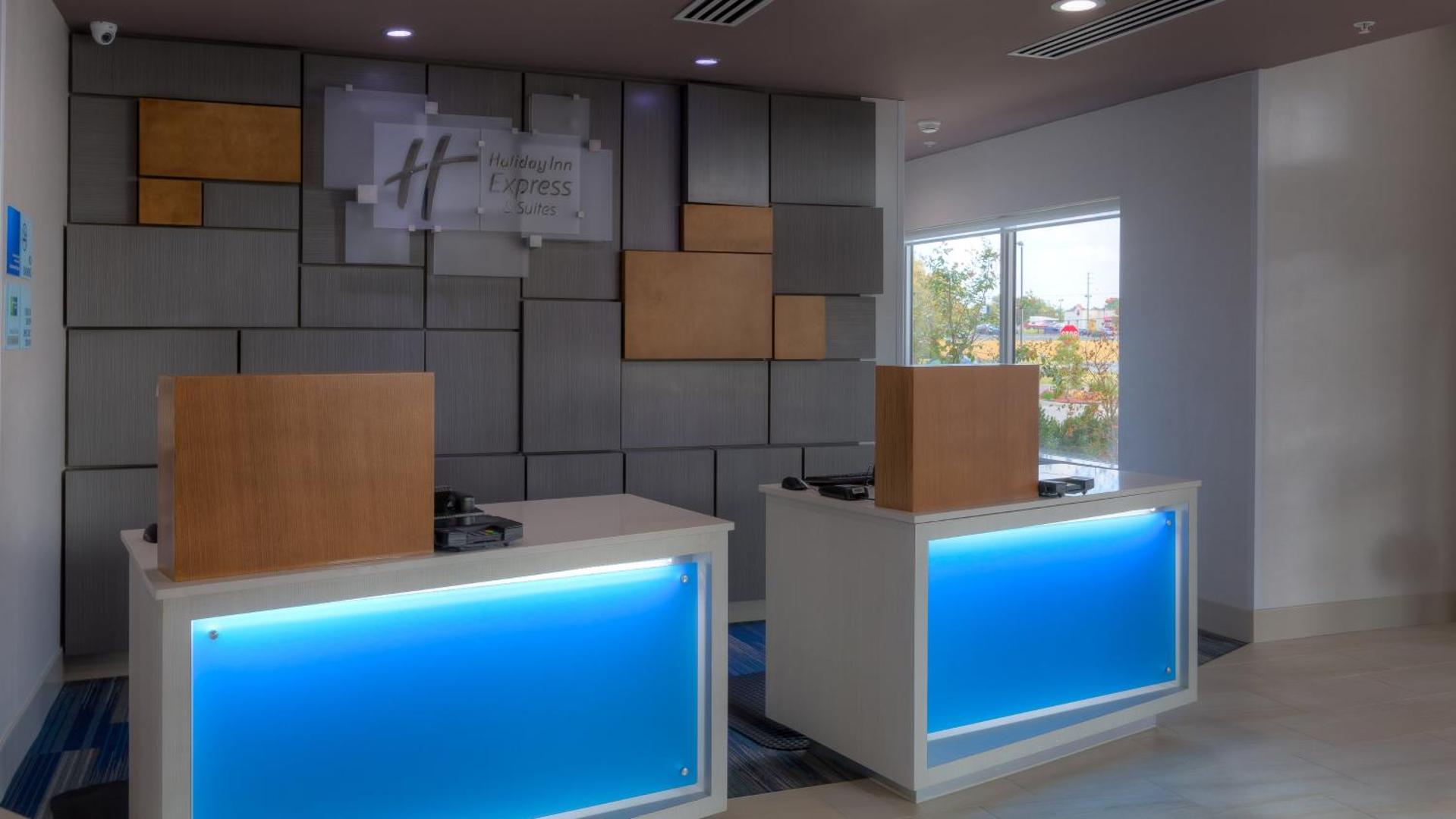 Holiday Inn Express & Suites Tulsa Midtown