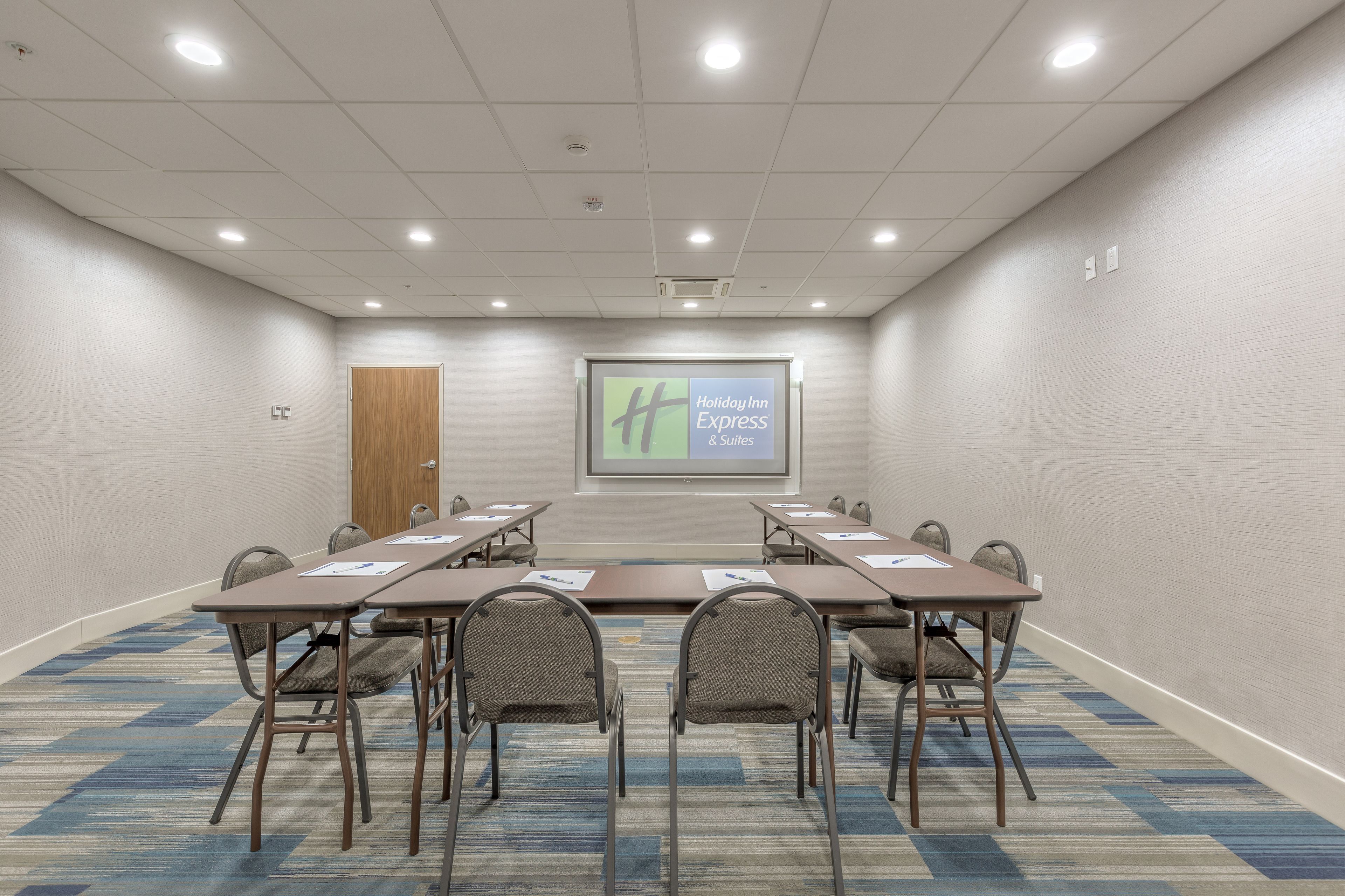 Holiday Inn Express & Suites Tulsa Midtown