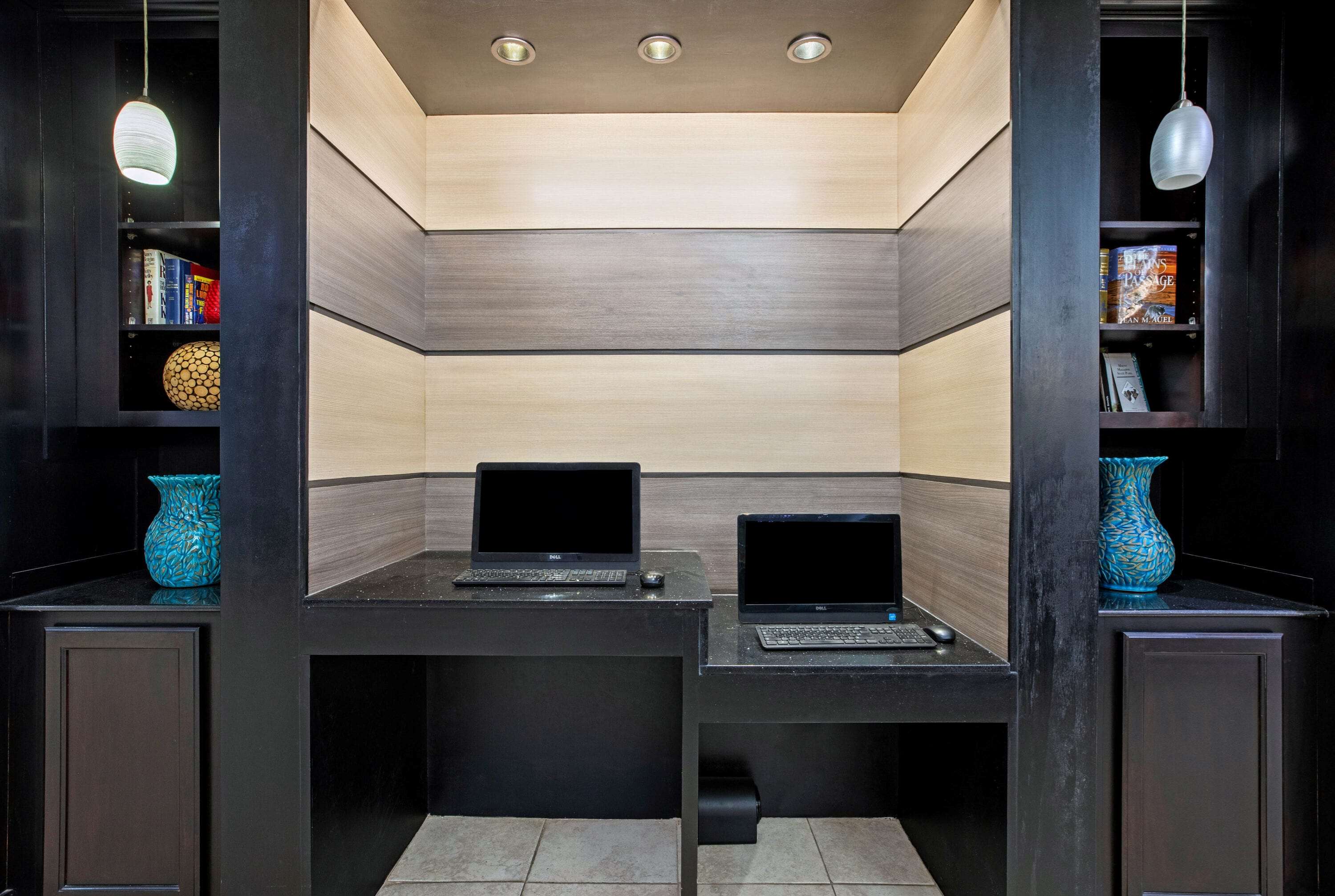 La Quinta Inn & Suites by Wyndham Tulsa Airpt / Expo Square