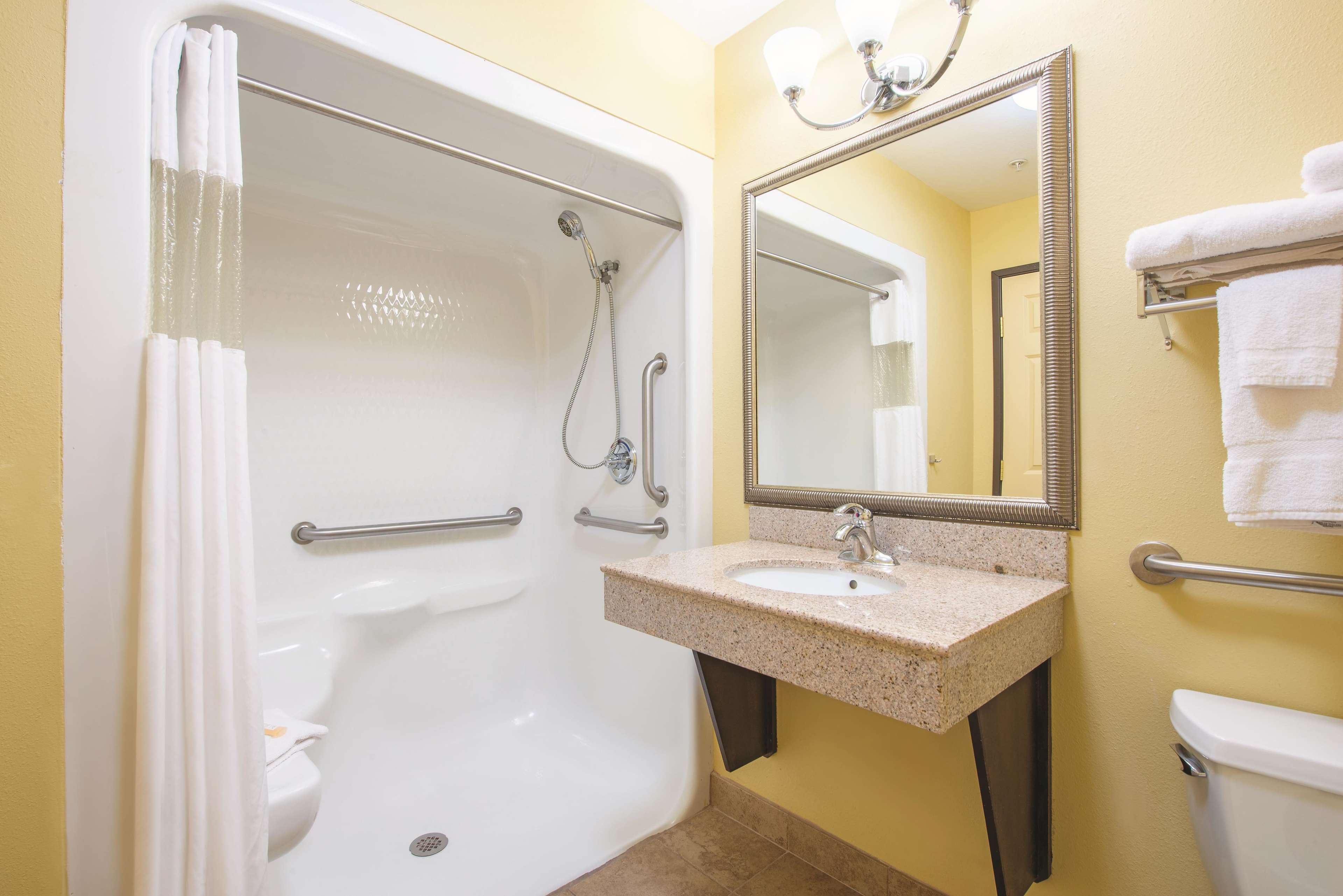 La Quinta Inn & Suites by Wyndham Tulsa Airpt / Expo Square