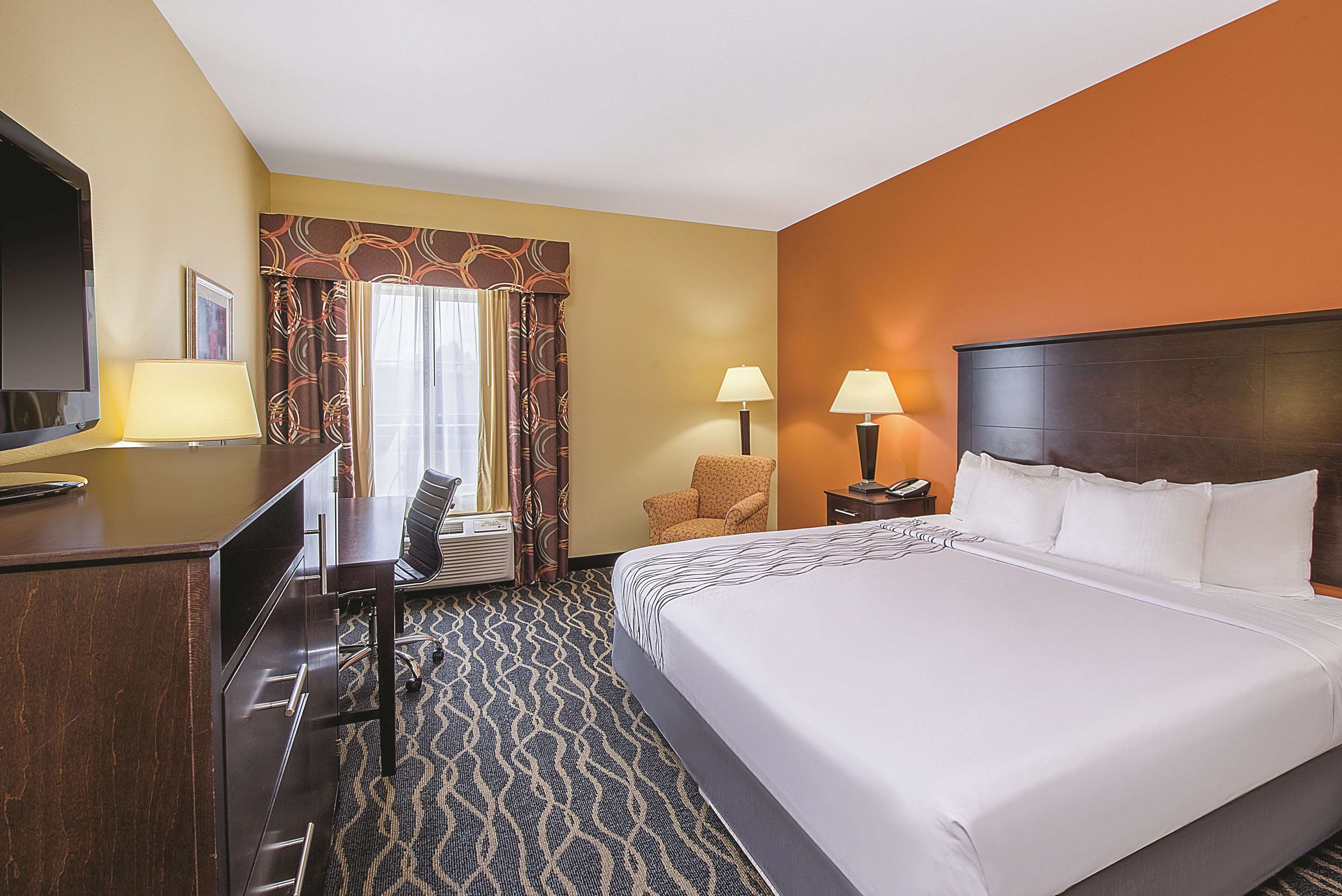 La Quinta Inn & Suites by Wyndham Tulsa Airpt / Expo Square