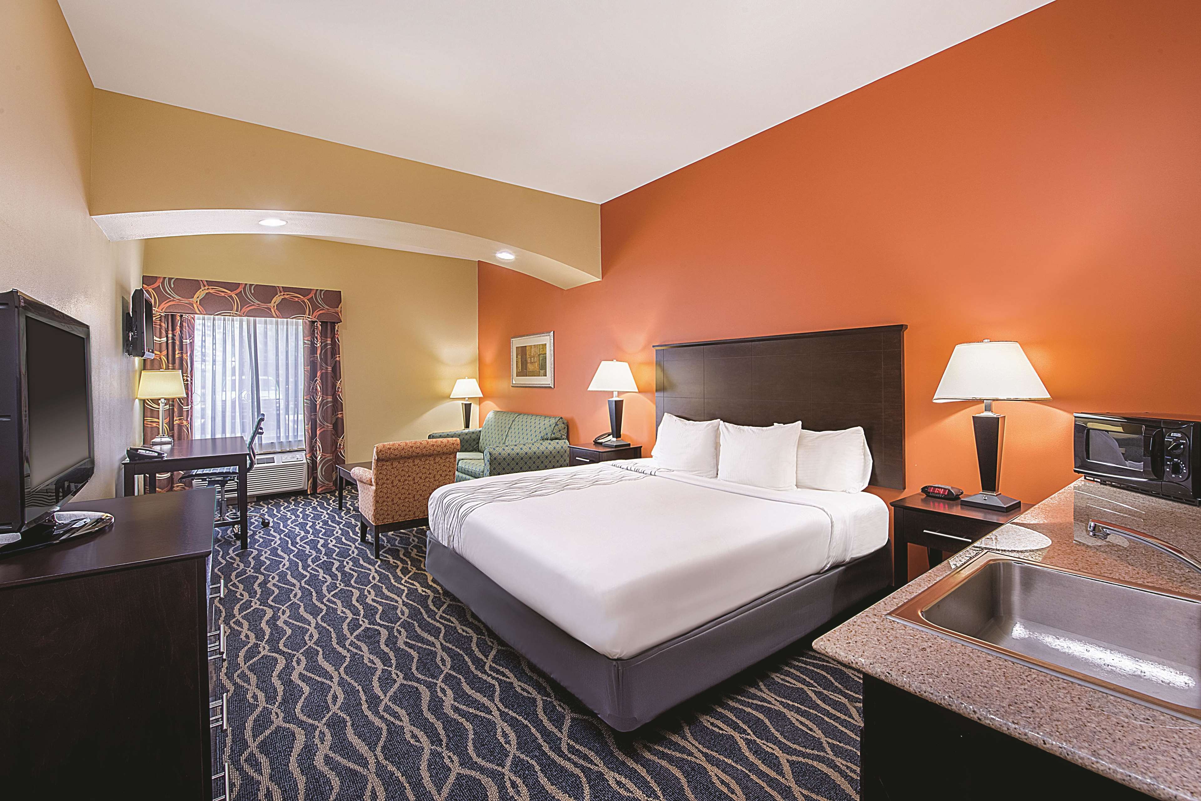 La Quinta Inn & Suites by Wyndham Tulsa Airpt / Expo Square