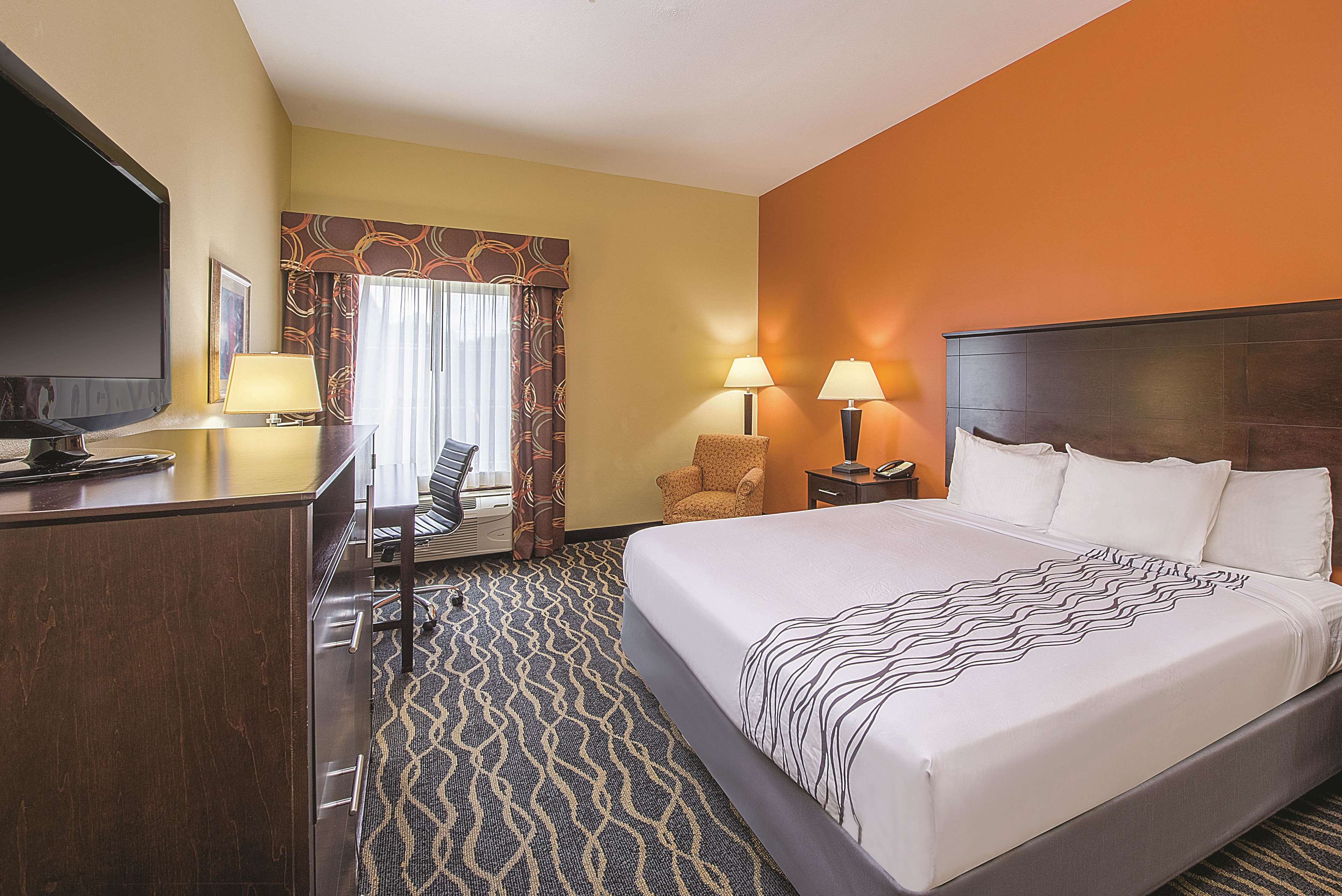 La Quinta Inn & Suites by Wyndham Tulsa Airpt / Expo Square