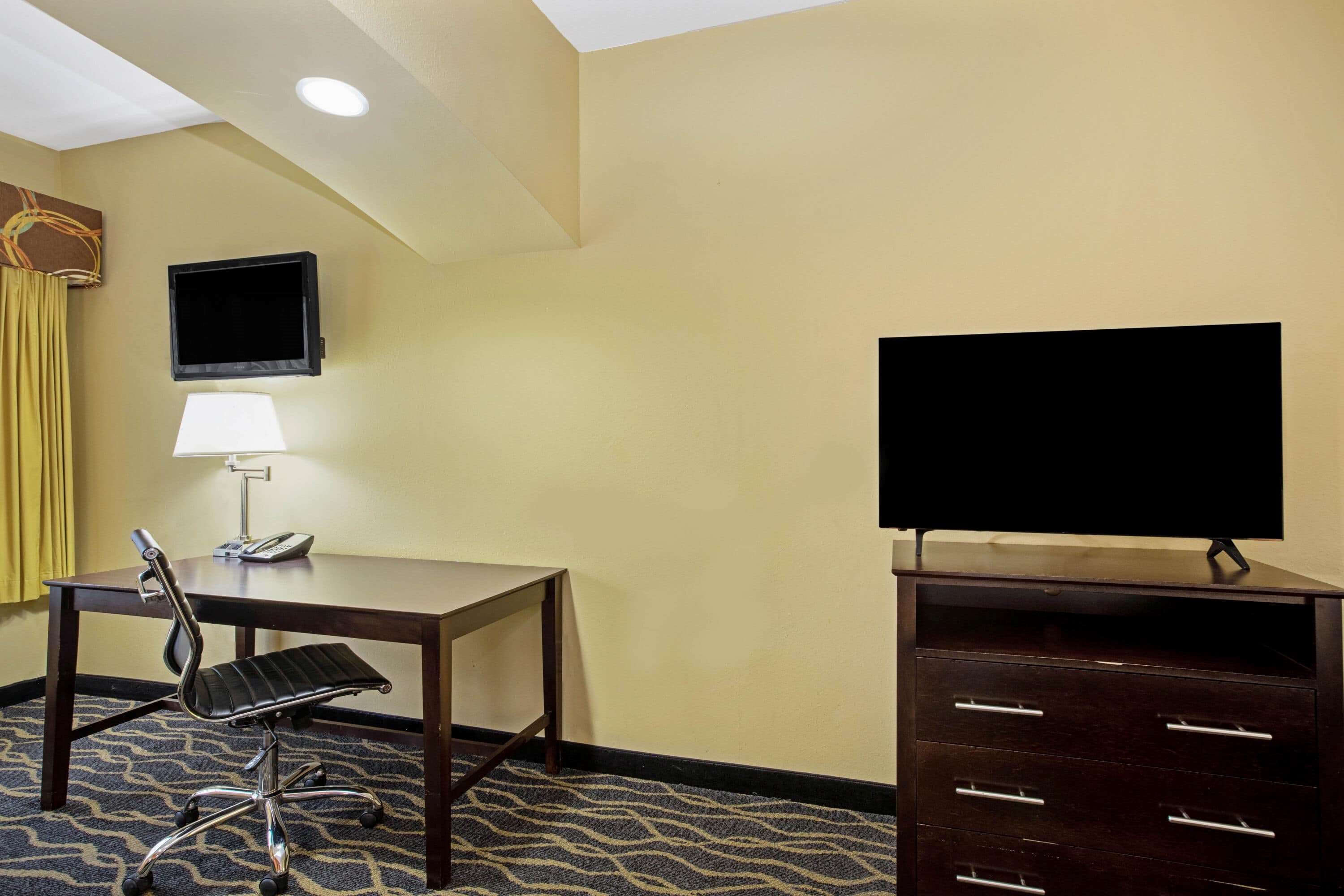 La Quinta Inn & Suites by Wyndham Tulsa Airpt / Expo Square